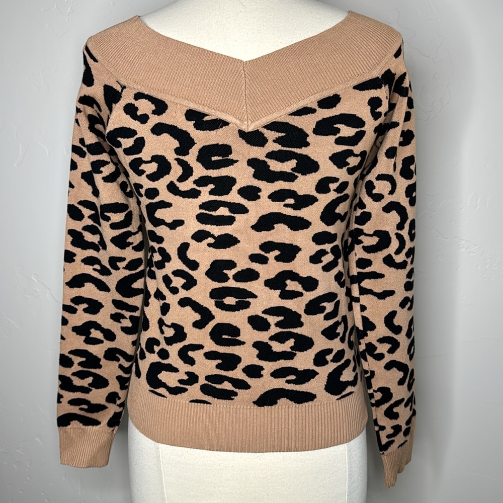 NWT Guess off the shoulder Leopard sweater Size Medium - Picture 6 of 12